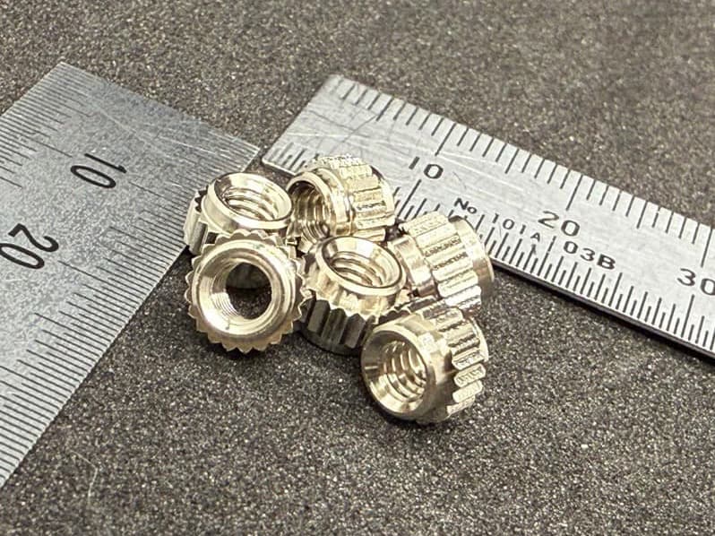 真鍮インサート